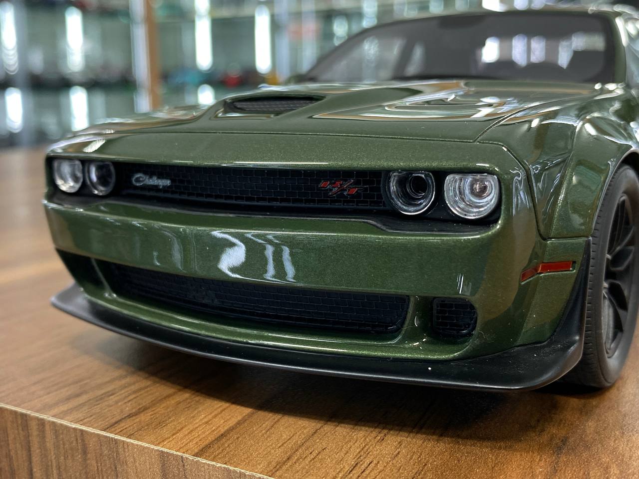 1/18 Resin Dodge Challenger R/T Scat Pack Widebody 2019 Green Limited 999 pcs