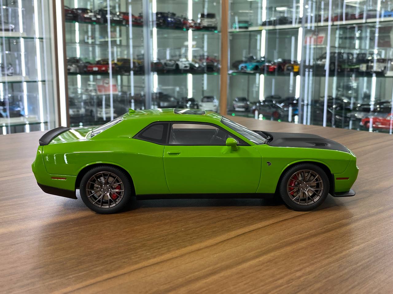 1/18 Resin GT Spirit Dodge Challenger SRT Hellcat 2017 Green / matte black Limited 999 pcs