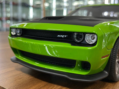 1/18 Resin GT Spirit Dodge Challenger SRT Hellcat 2017 Green / matte black Limited 999 pcs