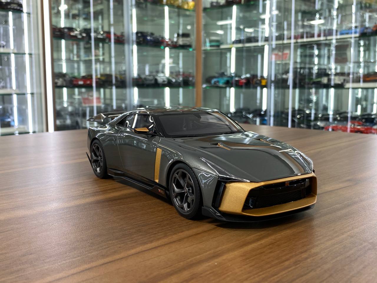 1/18 Resin Nissan GT-R50 BY ITALDESIGN 2018 Grey metallic/ Copper  Limited 1400