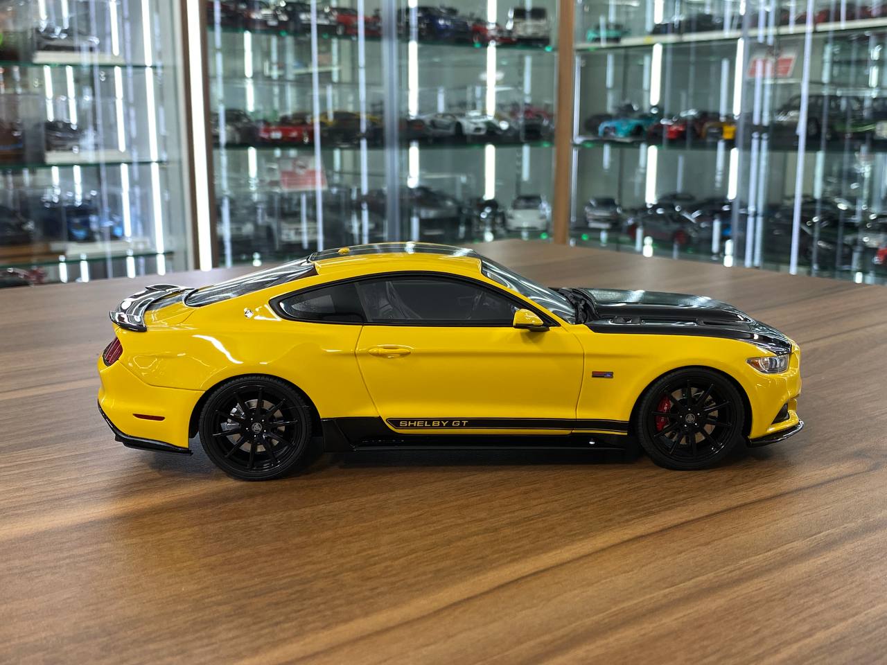 1/18 Resin GT Spirit FORD Mustang Shelby GT 2015 Yellow / Black stripes Limited 1050 pcs