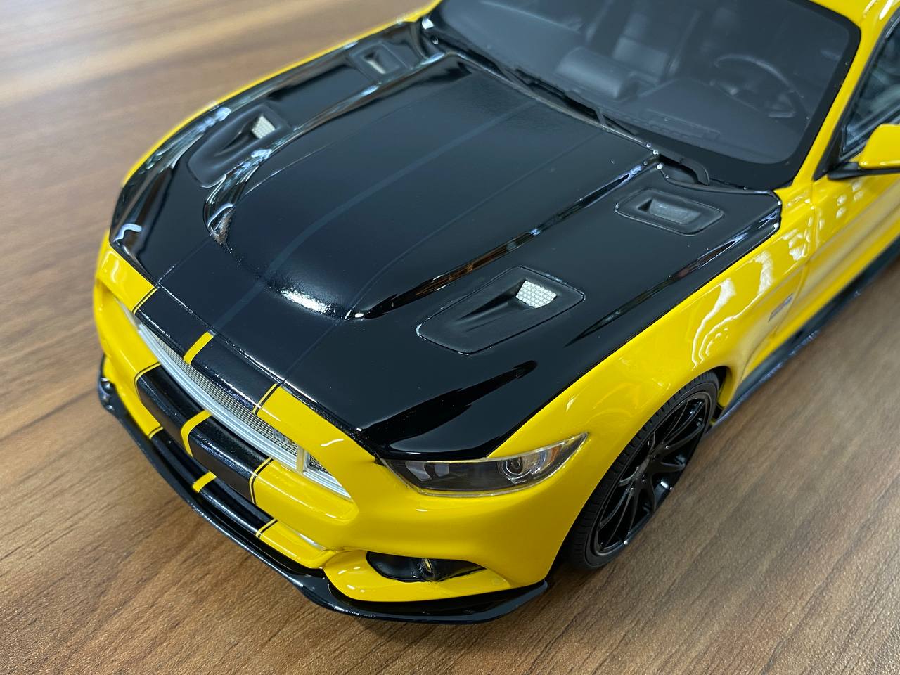 1/18 Resin GT Spirit FORD Mustang Shelby GT 2015 Yellow / Black stripes Limited 1050 pcs