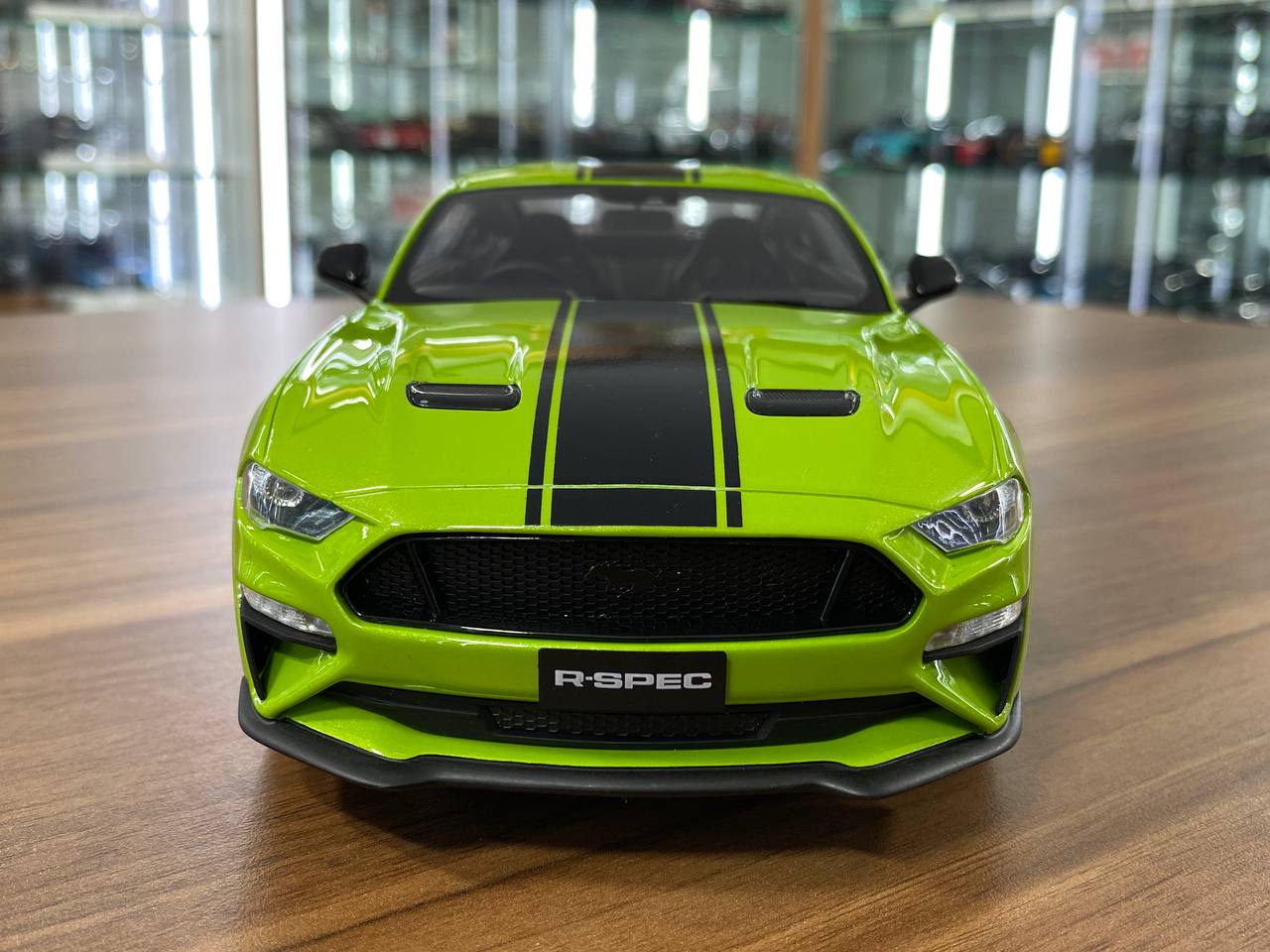 1/18 Resin GT Spirit FORD Mustang R-Spec 2021 Grabber Lime green Limited 057