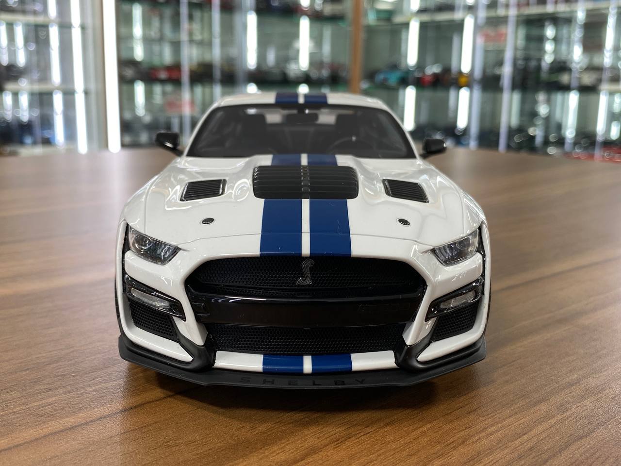 1/18 Resin GT Spirit FORD Mustang Shelby GT500 Drogon Snake 2020 White / Blue stripes  Limited 1200 pcs