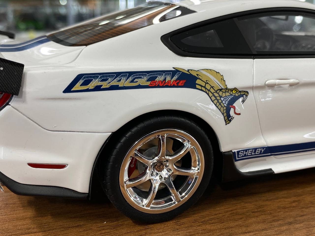 1/18 Resin GT Spirit FORD Mustang Shelby GT500 Drogon Snake 2020 White / Blue stripes  Limited 1200 pcs