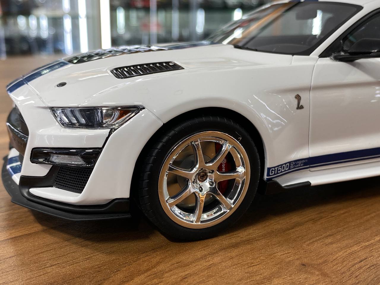 1/18 Resin GT Spirit FORD Mustang Shelby GT500 Drogon Snake 2020 White / Blue stripes  Limited 1200 pcs