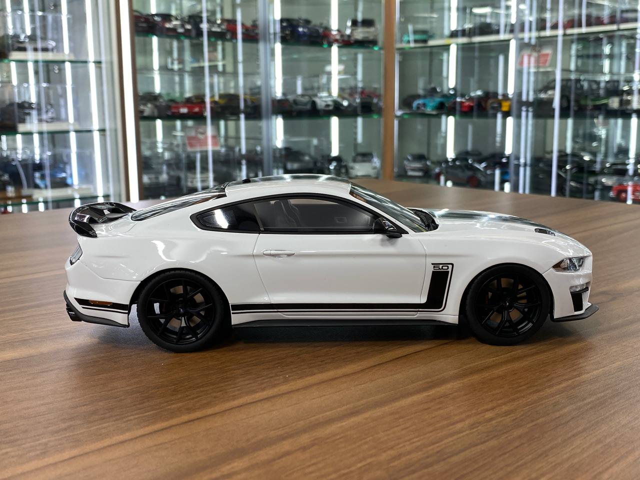 1/18 resin GT Spirit FORD Mustang R-Spec 2021 white/ black stripes Limited 111