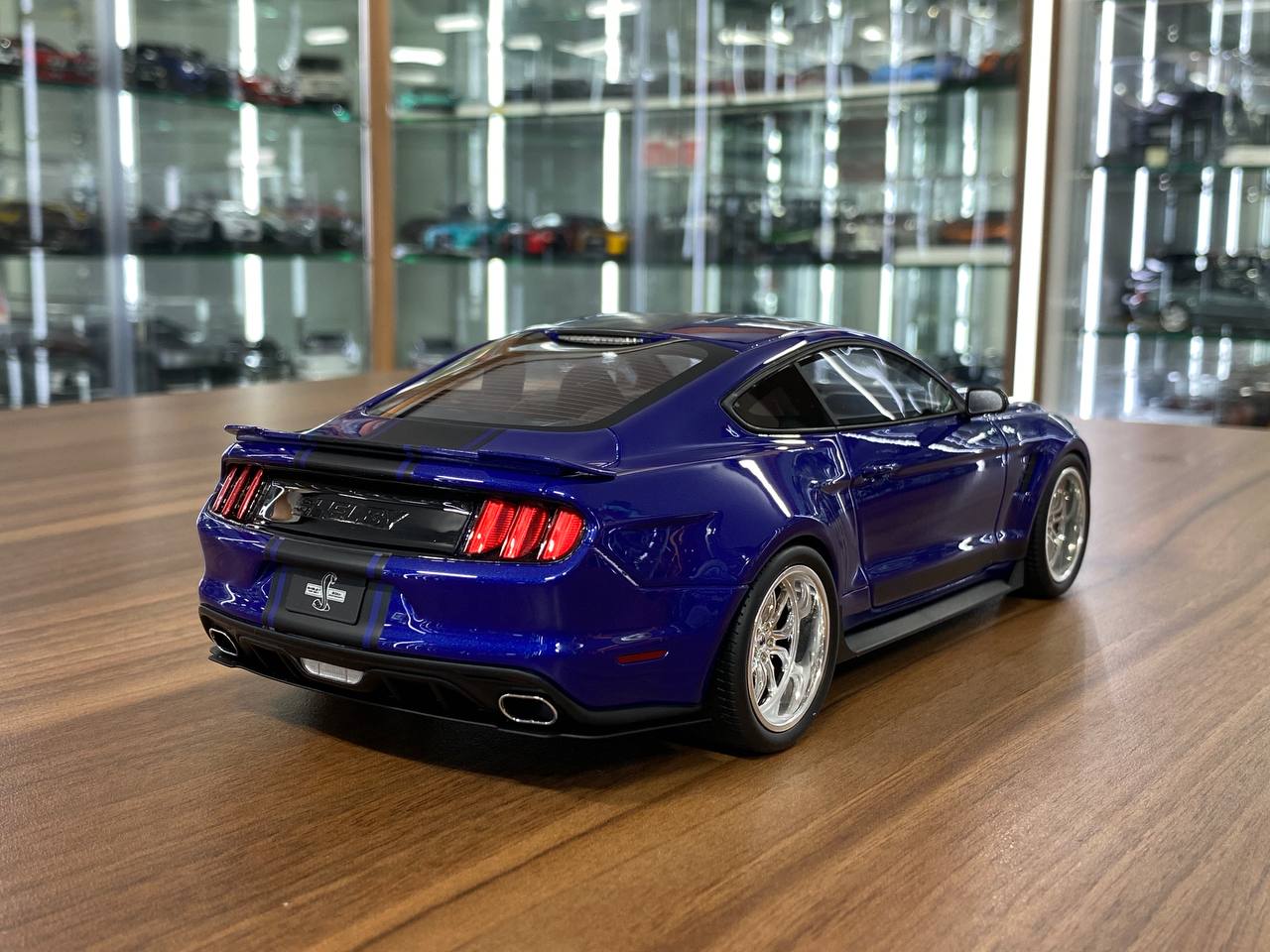 1/18 resin GT Spirit FORD Mustang Shelby GT350 widebody  2017  Blue / black stripes Limited 999