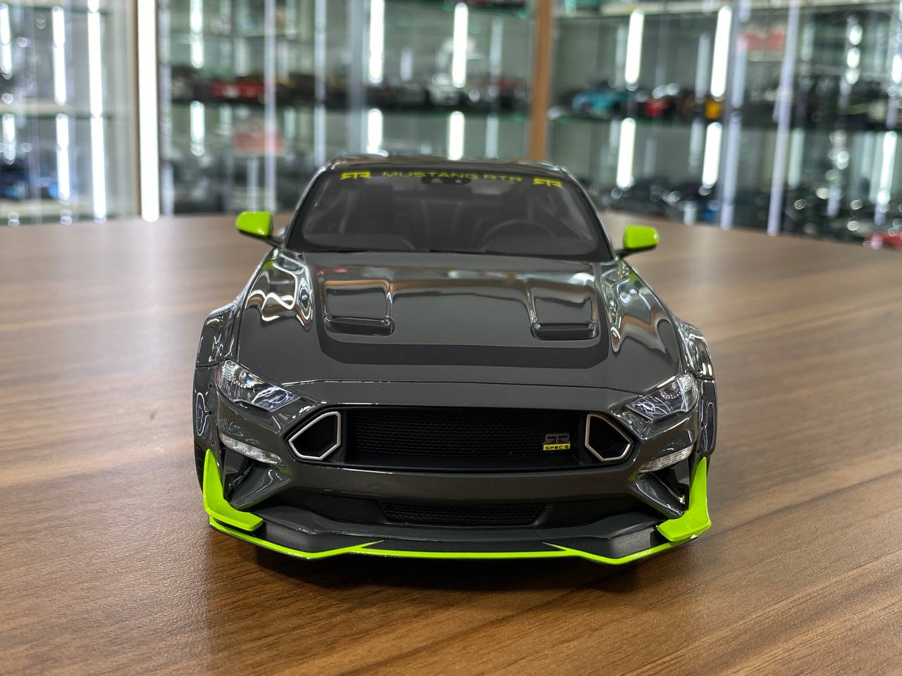 1/18 resin GT Spirit FORD Mustang RTR Spec-5 10th Anniversary 2021 Grey / Green Limited 1100 pcs