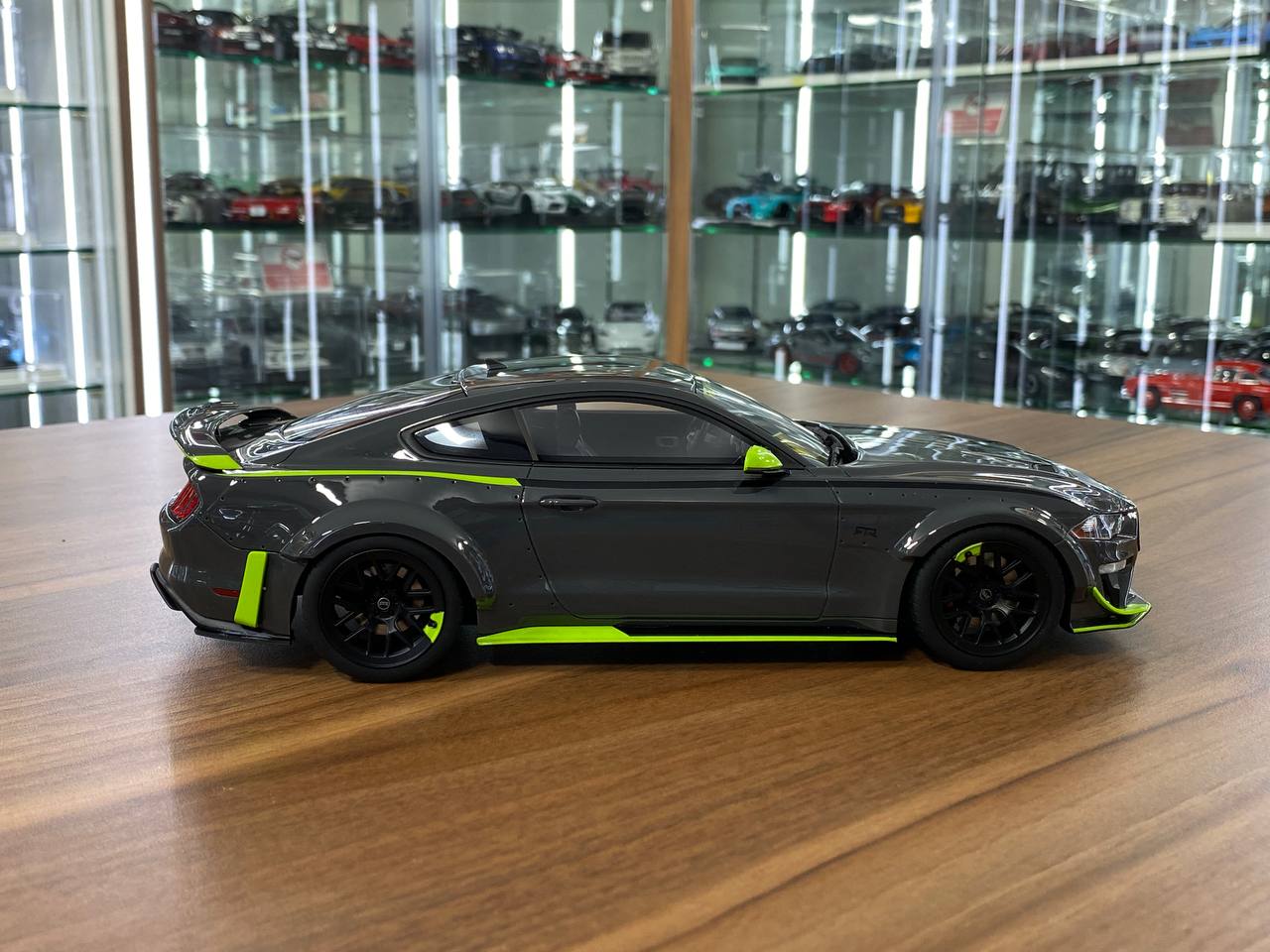 1/18 resin GT Spirit FORD Mustang RTR Spec-5 10th Anniversary 2021 Grey / Green Limited 1100 pcs