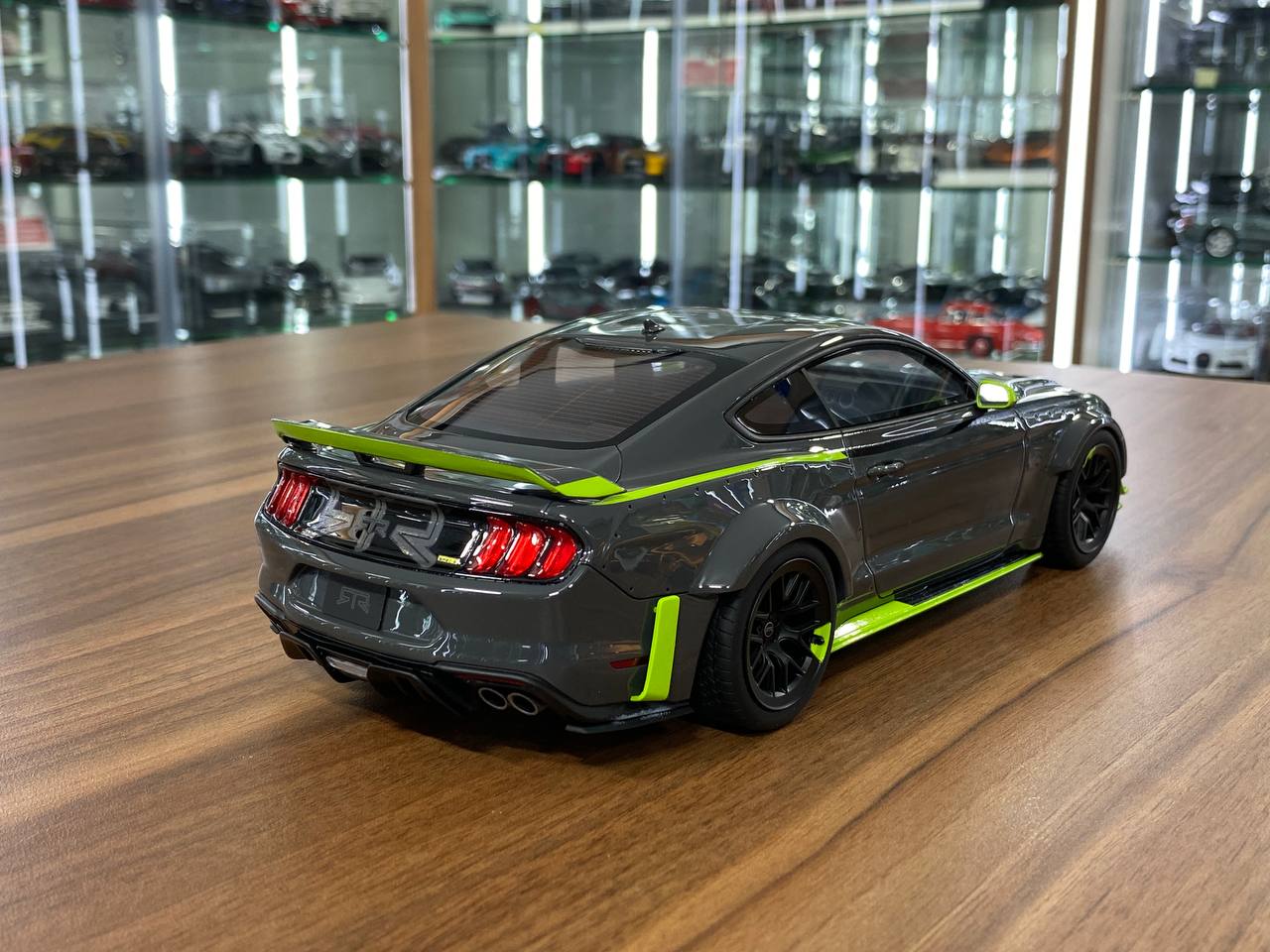 1/18 resin GT Spirit FORD Mustang RTR Spec-5 10th Anniversary 2021 Grey / Green Limited 1100 pcs