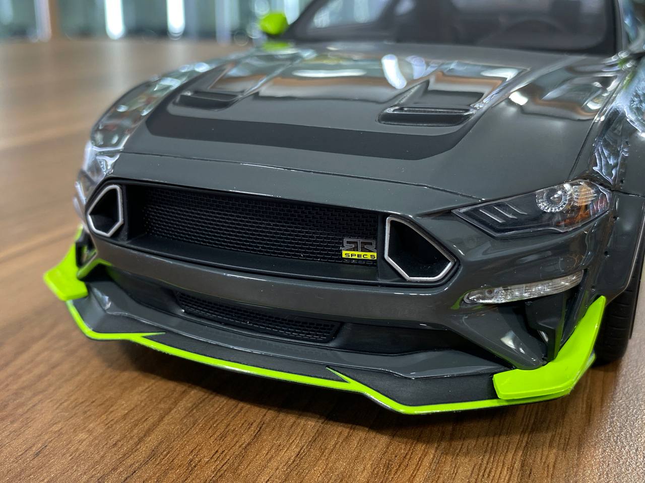 1/18 resin GT Spirit FORD Mustang RTR Spec-5 10th Anniversary 2021 Grey / Green Limited 1100 pcs