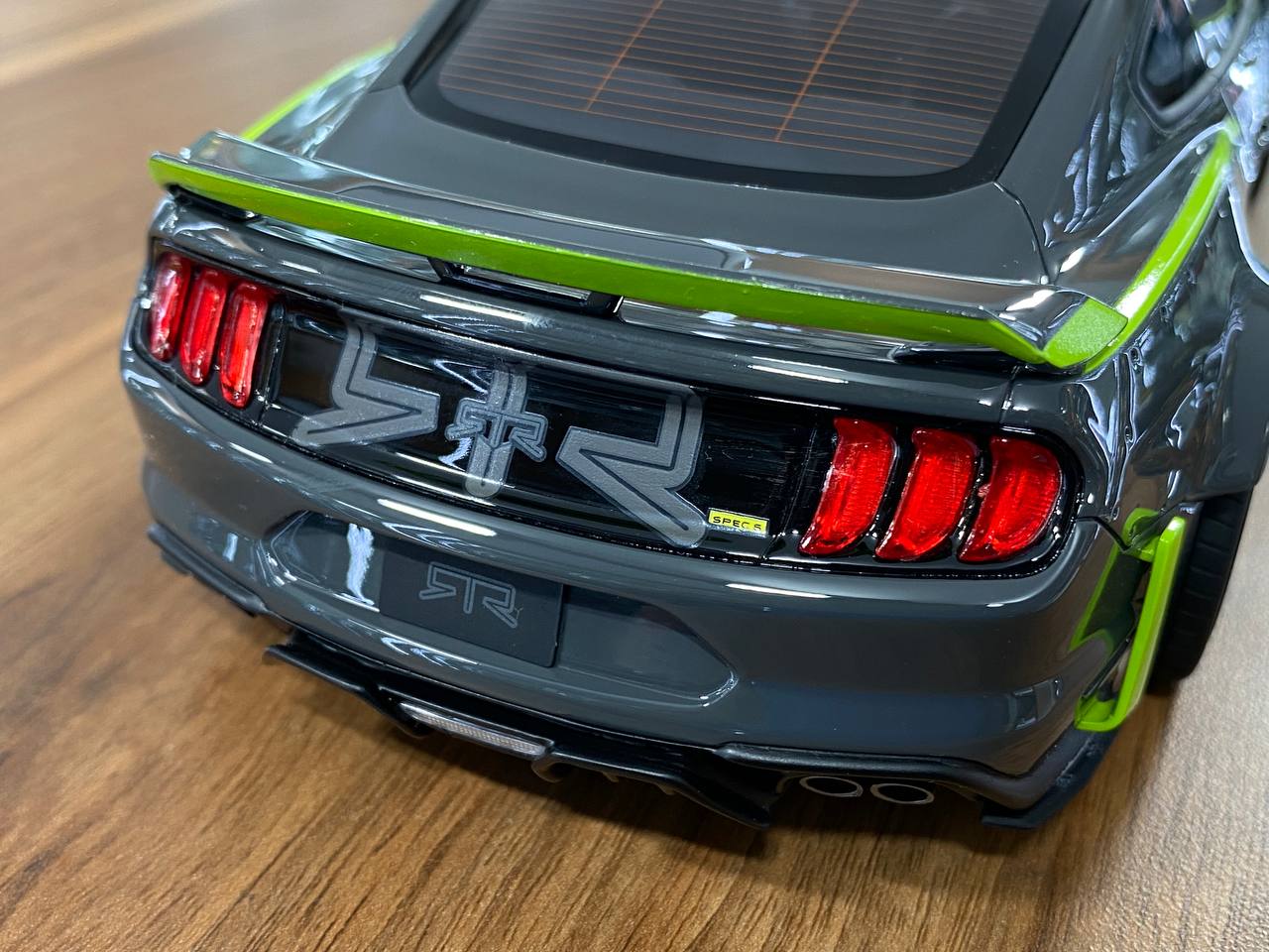 1/18 resin GT Spirit FORD Mustang RTR Spec-5 10th Anniversary 2021 Grey / Green Limited 1100 pcs