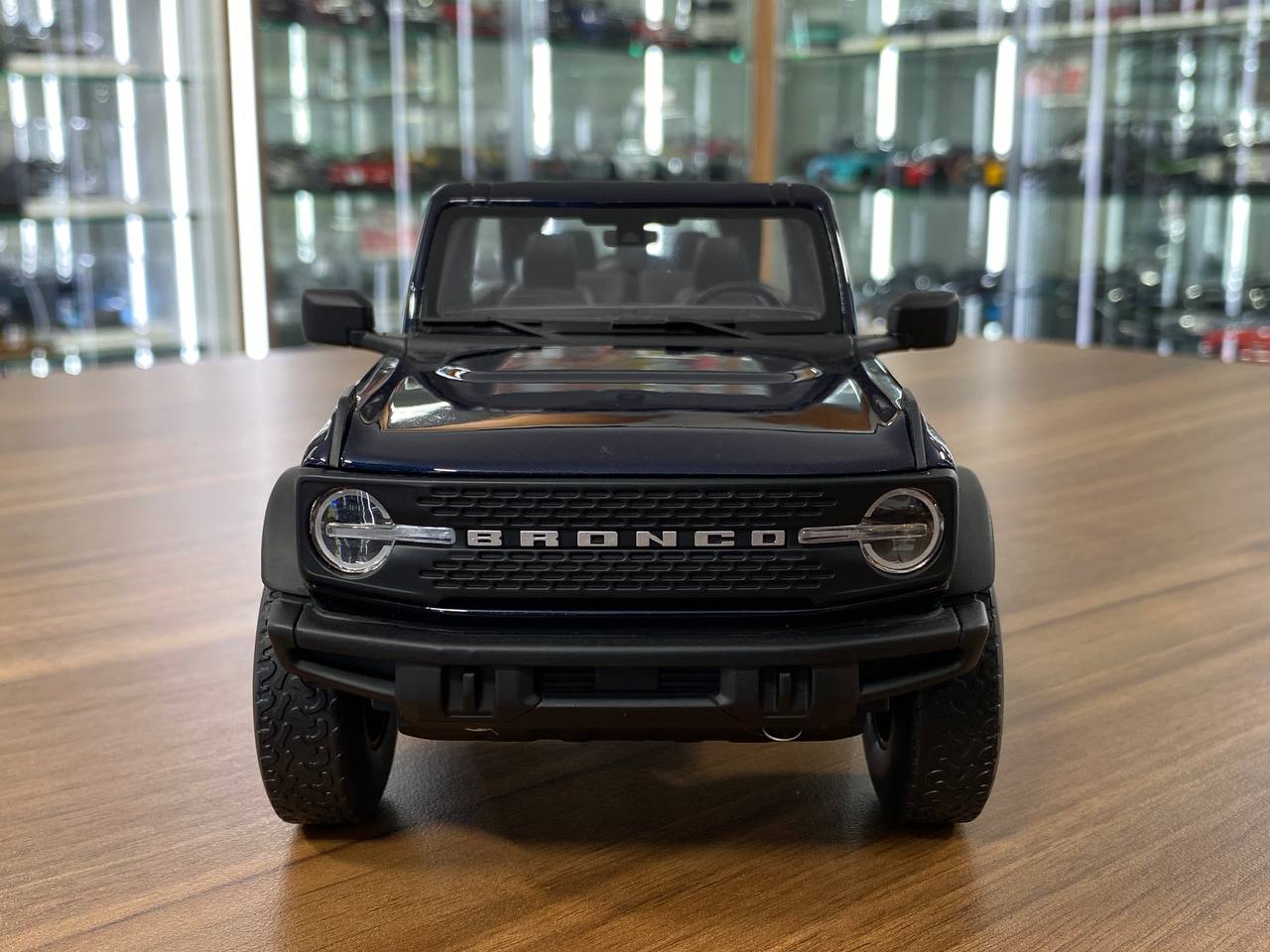 1:18 Resin GT Spirit Ford Bronco Badlands Edition 2022 – Dark Blue Limited to 334 pcs