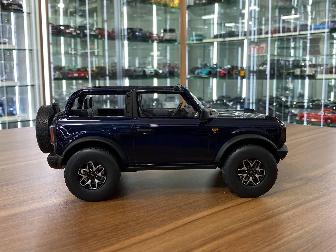 1:18 Resin GT Spirit Ford Bronco Badlands Edition 2022 – Dark Blue Limited to 334 pcs