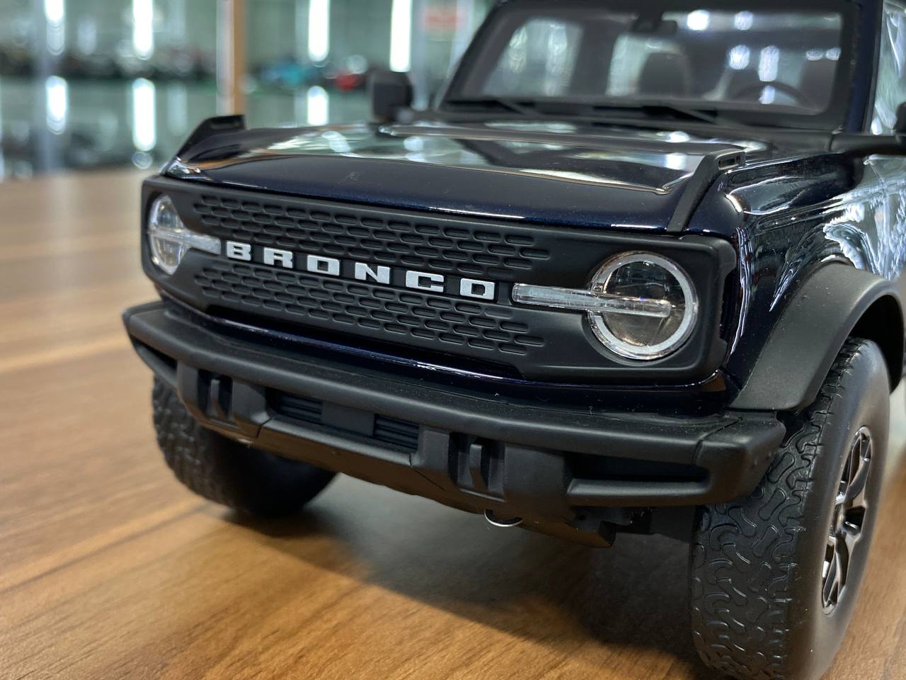 1:18 Resin GT Spirit Ford Bronco Badlands Edition 2022 – Dark Blue Limited to 334 pcs