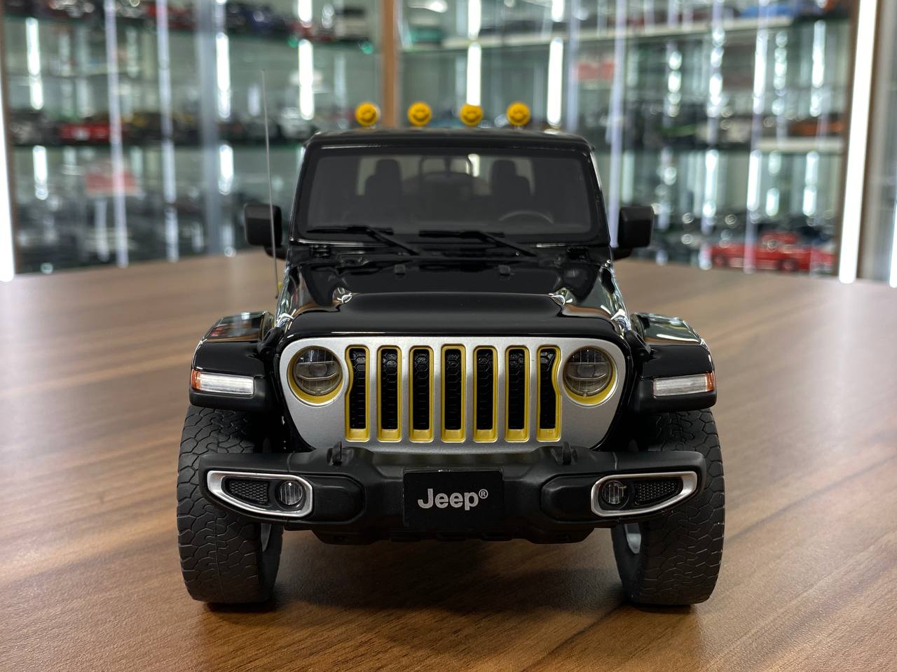 1/18 Resin GT Spirit JEEP Gladiator Honcho 2021 Black yellow Limited 500