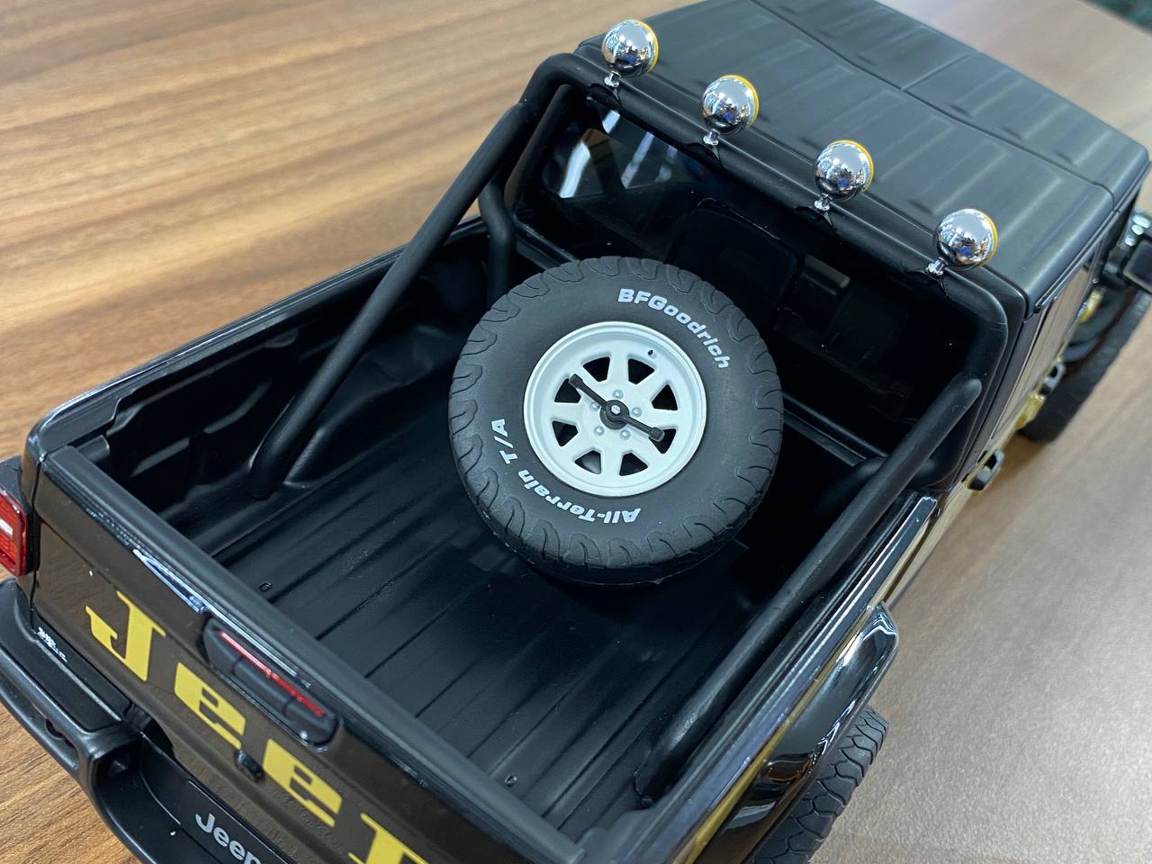 1/18 Resin GT Spirit JEEP Gladiator Honcho 2021 Black yellow Limited 500