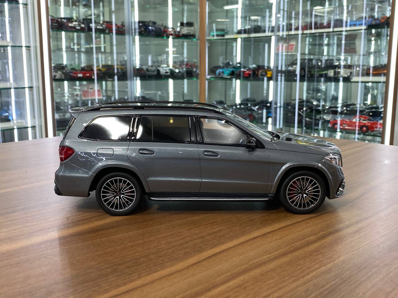 1/18 Resin model
not opening
GT Spirit 
Mercedes Benz AMG  GLS 63 2016
Color : Grey Metallic 
Limited 500 pcs RD Mustang RTR Spec-5 10th Anniversary 2021