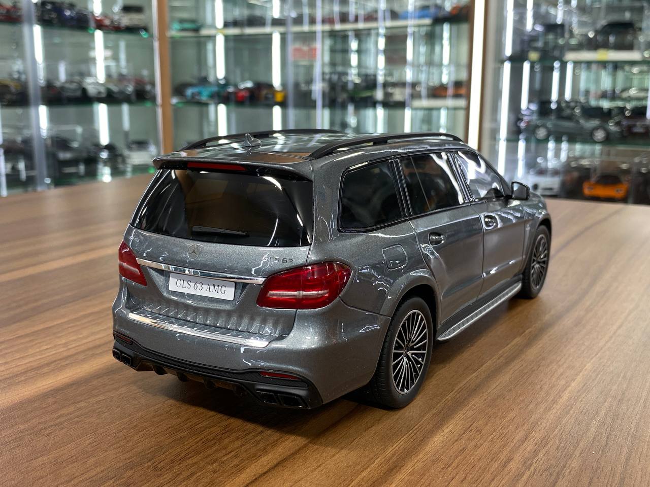 1/18 Resin model
not opening
GT Spirit 
Mercedes Benz AMG  GLS 63 2016
Color : Grey Metallic 
Limited 500 pcs RD Mustang RTR Spec-5 10th Anniversary 2021