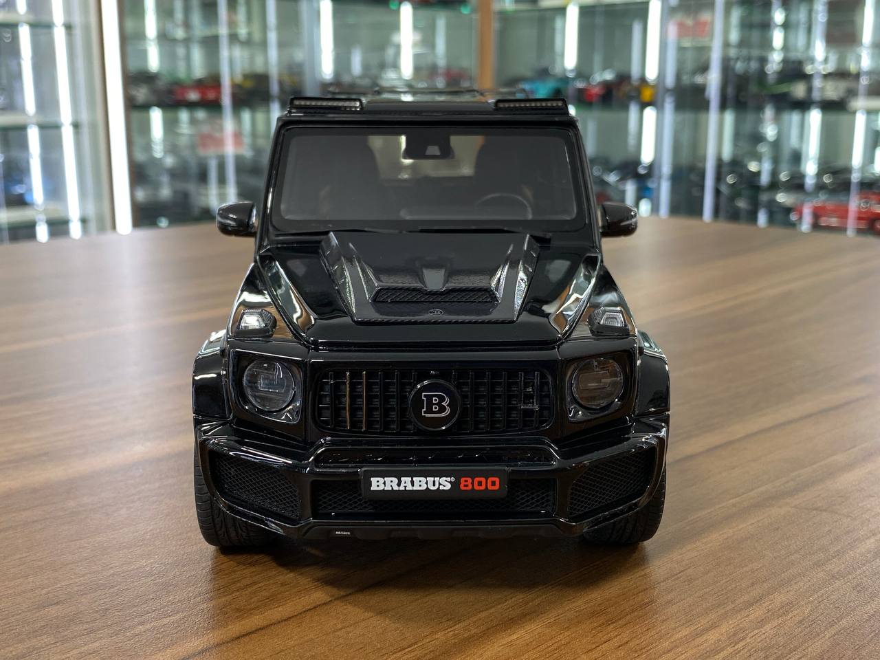 1/18 Resin model GT Spirit Mercedes Benz G 63 BRABUS 800 Widestar black / gold rim
