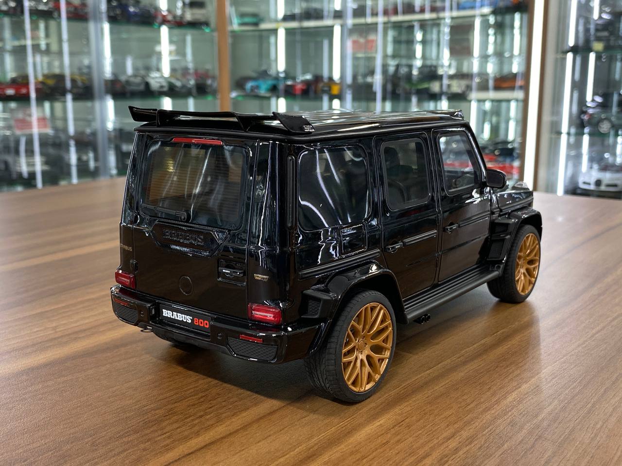 1/18 Resin model GT Spirit Mercedes Benz G 63 BRABUS 800 Widestar black / gold rim