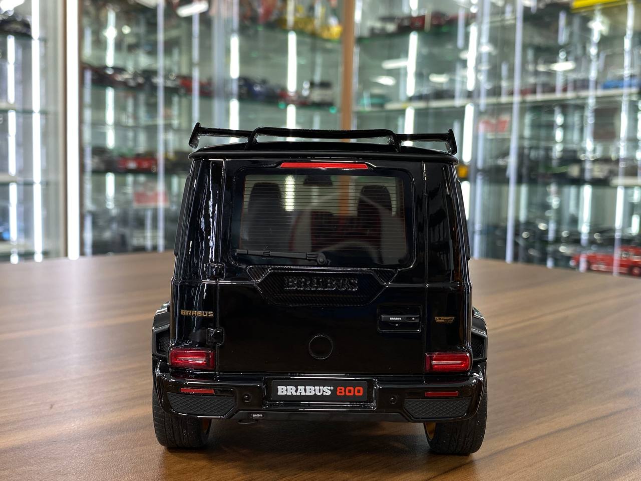 1/18 Resin model GT Spirit Mercedes Benz G 63 BRABUS 800 Widestar black / gold rim