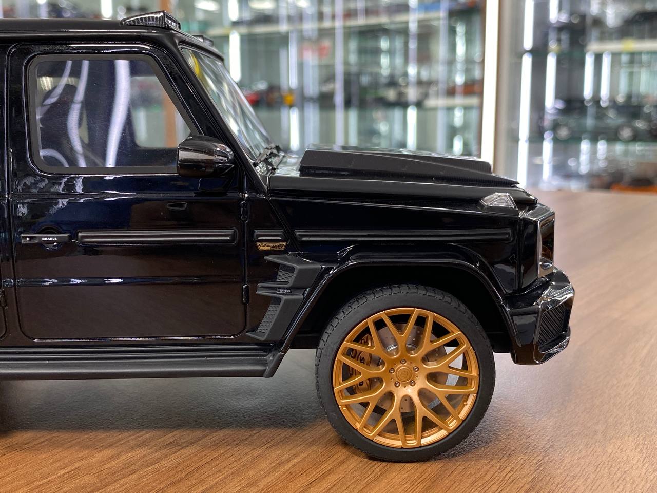 1/18 Resin model GT Spirit Mercedes Benz G 63 BRABUS 800 Widestar black / gold rim