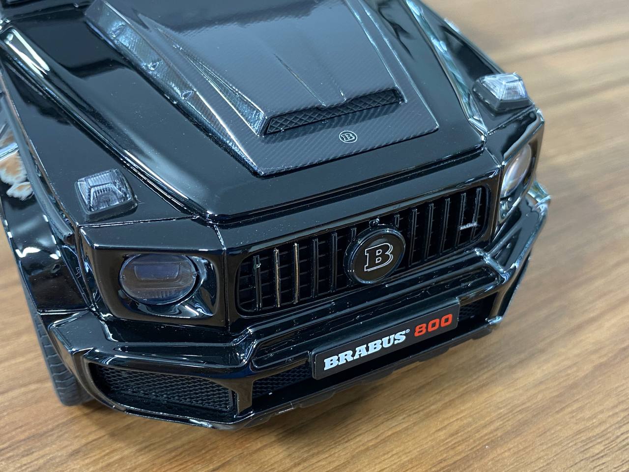 1/18 Resin model GT Spirit Mercedes Benz G 63 BRABUS 800 Widestar black / gold rim