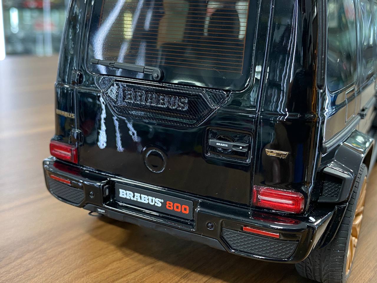 1/18 Resin model GT Spirit Mercedes Benz G 63 BRABUS 800 Widestar black / gold rim