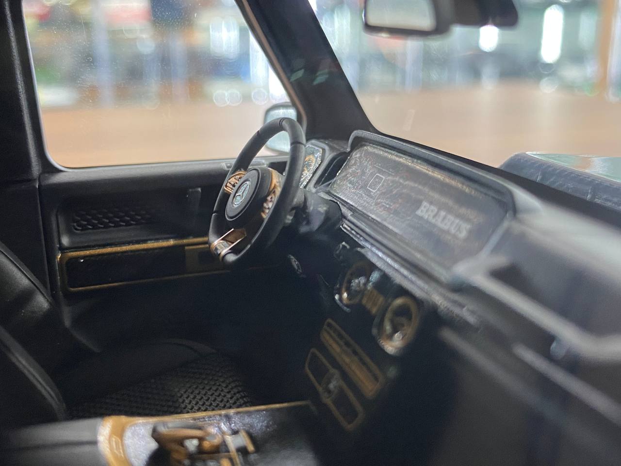 1/18 Resin model GT Spirit Mercedes Benz G 63 BRABUS 800 Widestar black / gold rim
