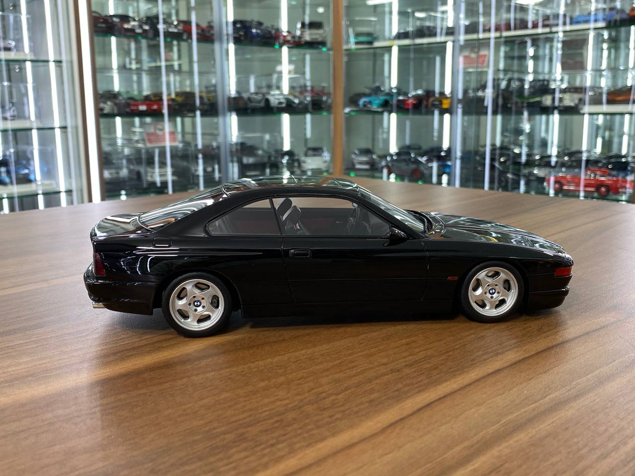 1/18 Resin Otto Mobile BMW 850 CSI E31 1990 black Limited 1500 pcs