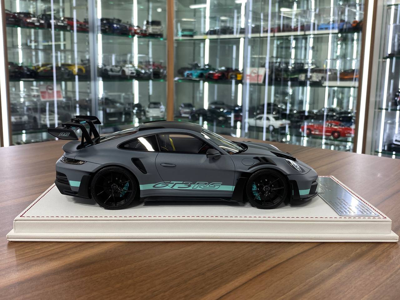 1/18 Resin model Davis & Giovanni Porsche 911 GT3 RS (992) Maty grey, turquoise livery Limited- 8 pcs