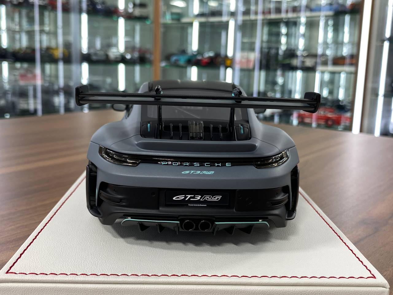1/18 Resin model Davis & Giovanni Porsche 911 GT3 RS (992) Maty grey, turquoise livery Limited- 8 pcs