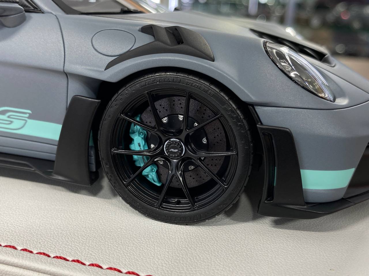 1/18 Resin model Davis & Giovanni Porsche 911 GT3 RS (992) Maty grey, turquoise livery Limited- 8 pcs