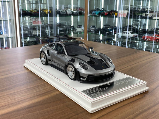 1/18 Resin model Davis & Giovanni Porsche 911 GT3 RS (992) GT Silver, black livery, satin chrome rims Limited- 12 pcs
