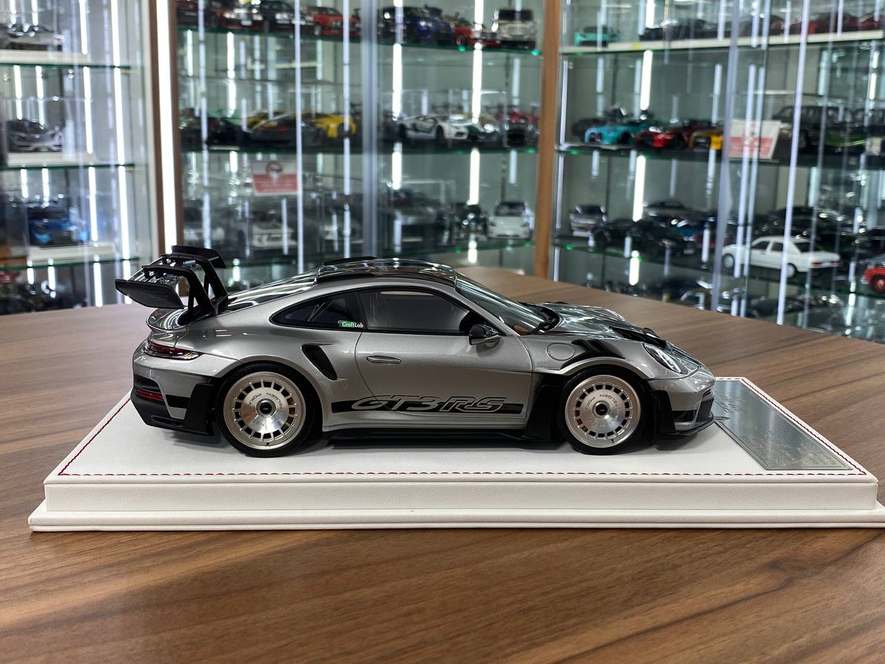 1/18 Resin model Davis & Giovanni Porsche 911 GT3 RS (992) GT Silver, black livery, satin chrome rims Limited- 12 pcs