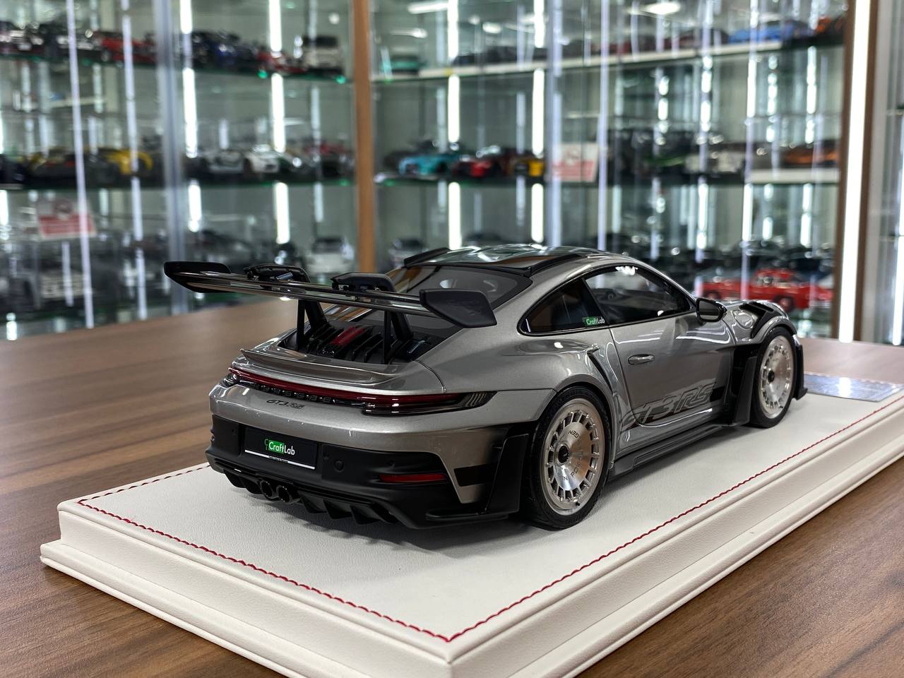 1/18 Resin model Davis & Giovanni Porsche 911 GT3 RS (992) GT Silver, black livery, satin chrome rims Limited- 12 pcs