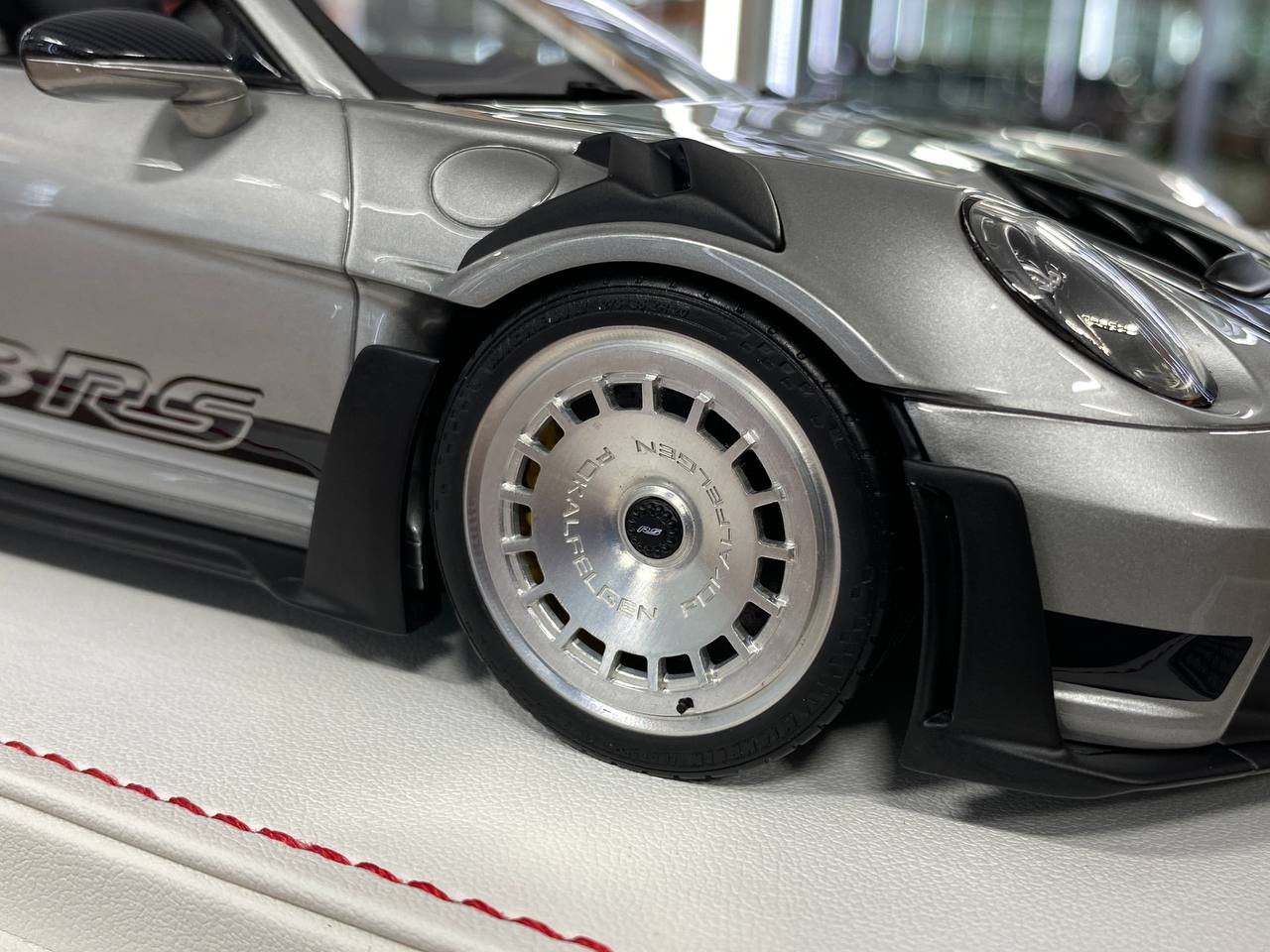1/18 Resin model Davis & Giovanni Porsche 911 GT3 RS (992) GT Silver, black livery, satin chrome rims Limited- 12 pcs