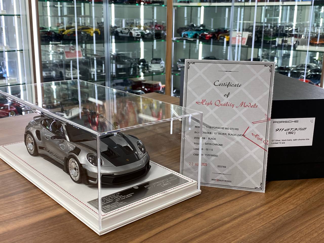 1/18 Resin model Davis & Giovanni Porsche 911 GT3 RS (992) GT Silver, black livery, satin chrome rims Limited- 12 pcs