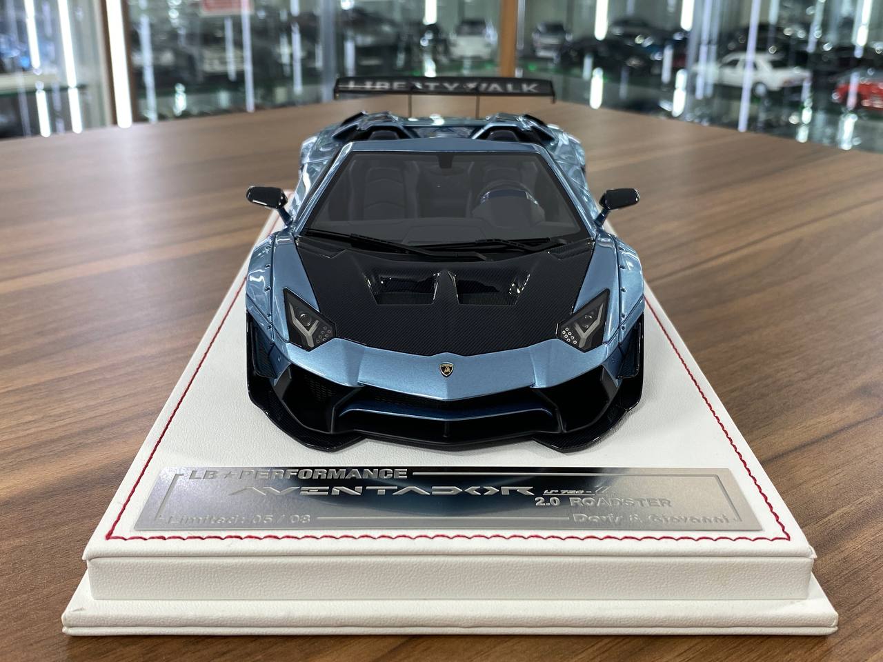 1/18 Resin model Davis & Giovanni Lamborghini AVENTADOR LP 720-4 2.0 Roadster LB Performance Azul Plateado, carbon bonnet Limited 8 pcs