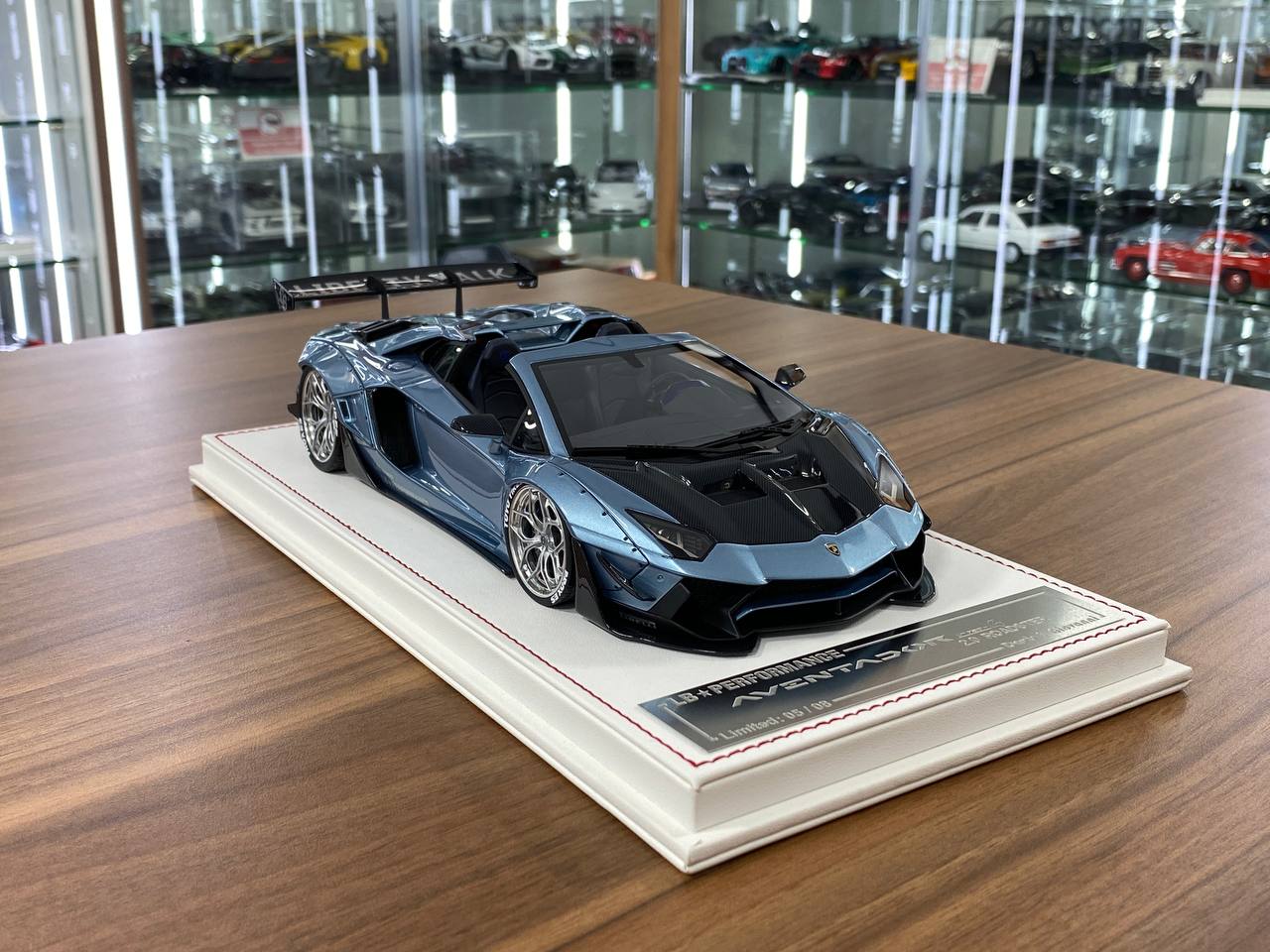 1/18 Resin model Davis & Giovanni Lamborghini AVENTADOR LP 720-4 2.0 Roadster LB Performance Azul Plateado, carbon bonnet Limited 8 pcs