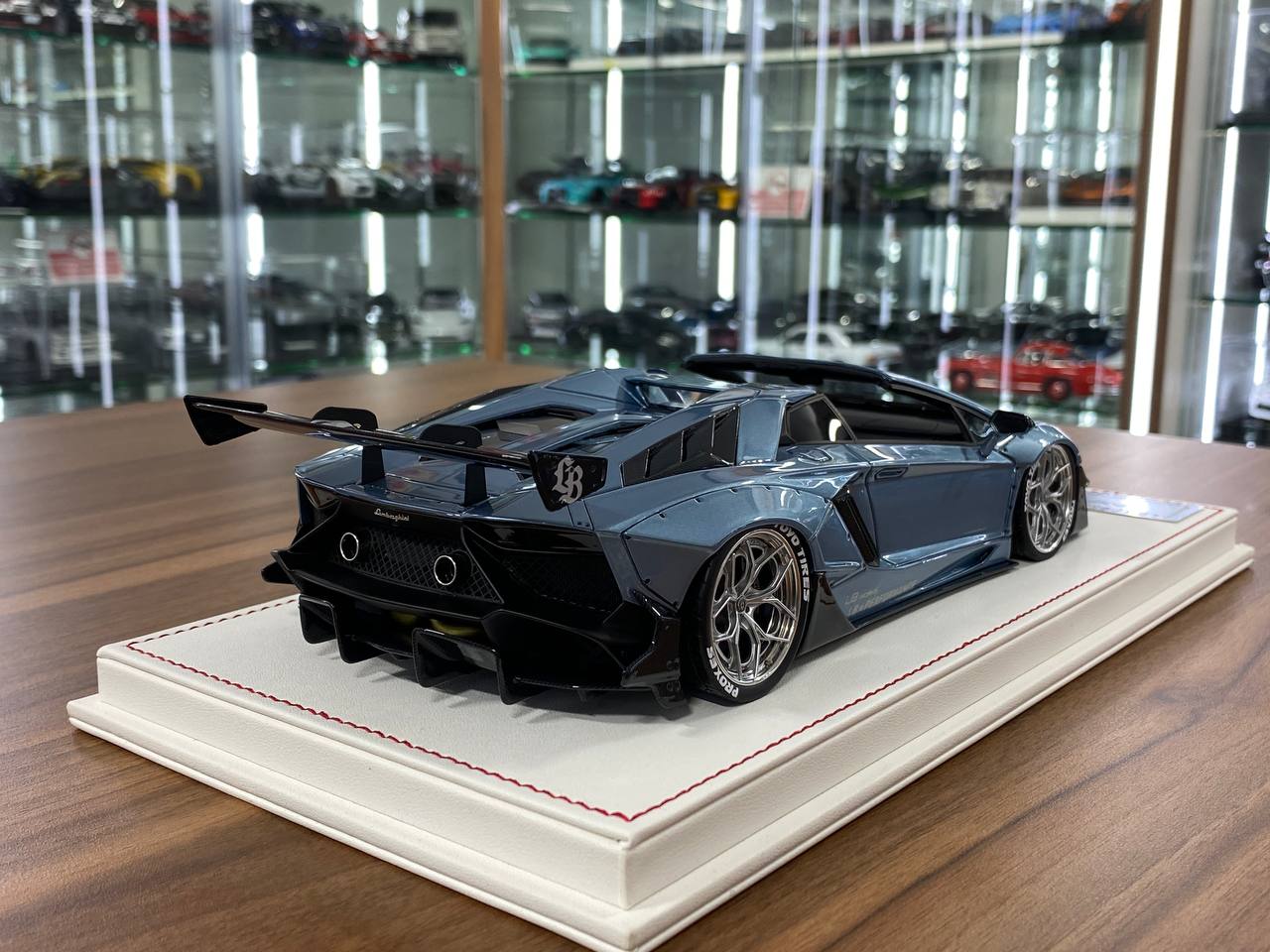 1/18 Resin model Davis & Giovanni Lamborghini AVENTADOR LP 720-4 2.0 Roadster LB Performance Azul Plateado, carbon bonnet Limited 8 pcs