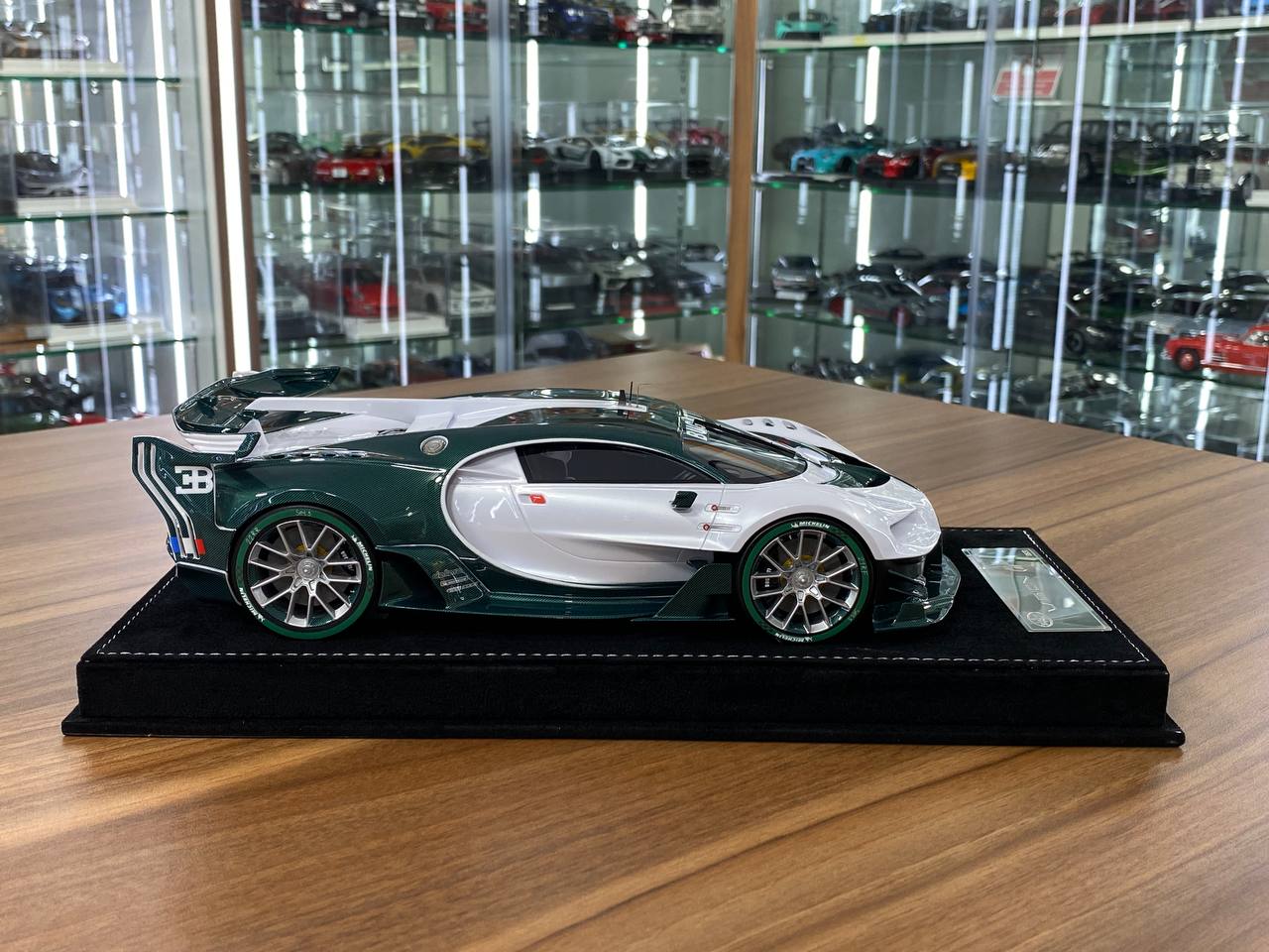1/18 resin HH Models Bugatti Vision GT Pearl White /  Green carbon Limited 30 pcs