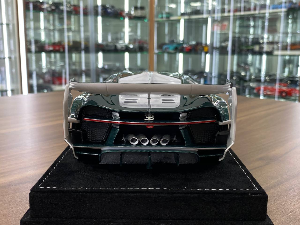 1/18 resin HH Models Bugatti Vision GT Pearl White /  Green carbon Limited 30 pcs