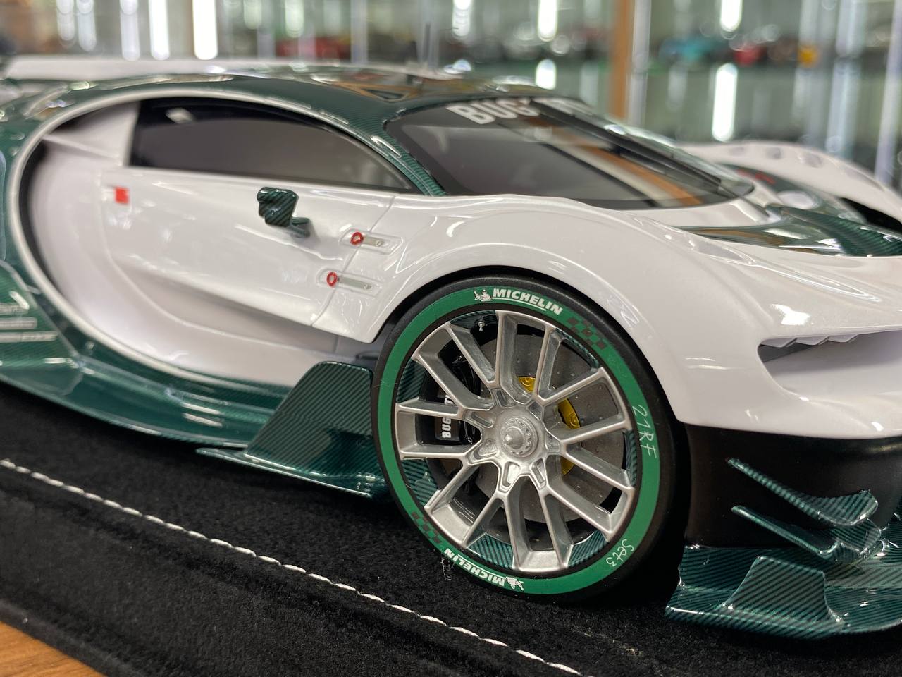1/18 resin HH Models Bugatti Vision GT Pearl White /  Green carbon Limited 30 pcs