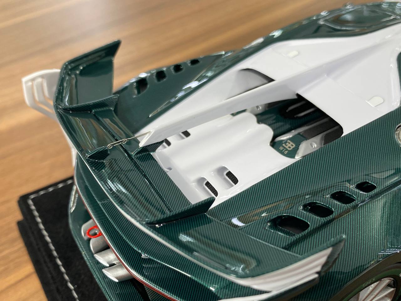 1/18 resin HH Models Bugatti Vision GT Pearl White /  Green carbon Limited 30 pcs