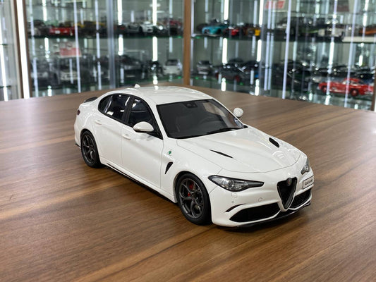 1/18 Resin Otto Mobile
Alfa Romeo Giulia Quadrifoglio
white
Limited 2500 pcs
