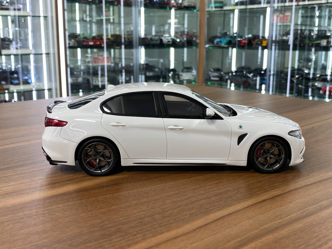 1/18 Resin Otto Mobile
Alfa Romeo Giulia Quadrifoglio
white
Limited 2500 pcs