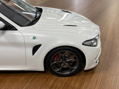 1/18 Resin Otto Mobile
Alfa Romeo Giulia Quadrifoglio
white
Limited 2500 pcs